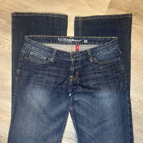 Guess women’s jeans size 29 - Picture 3 of 3